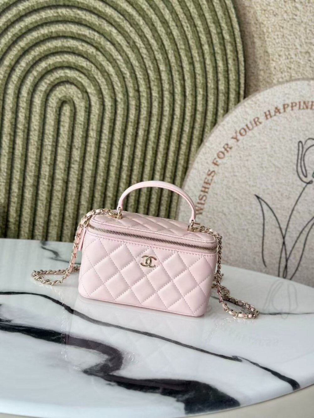 Classic CHANEL Bag: A Stylish and Versatile Choice for Elegance